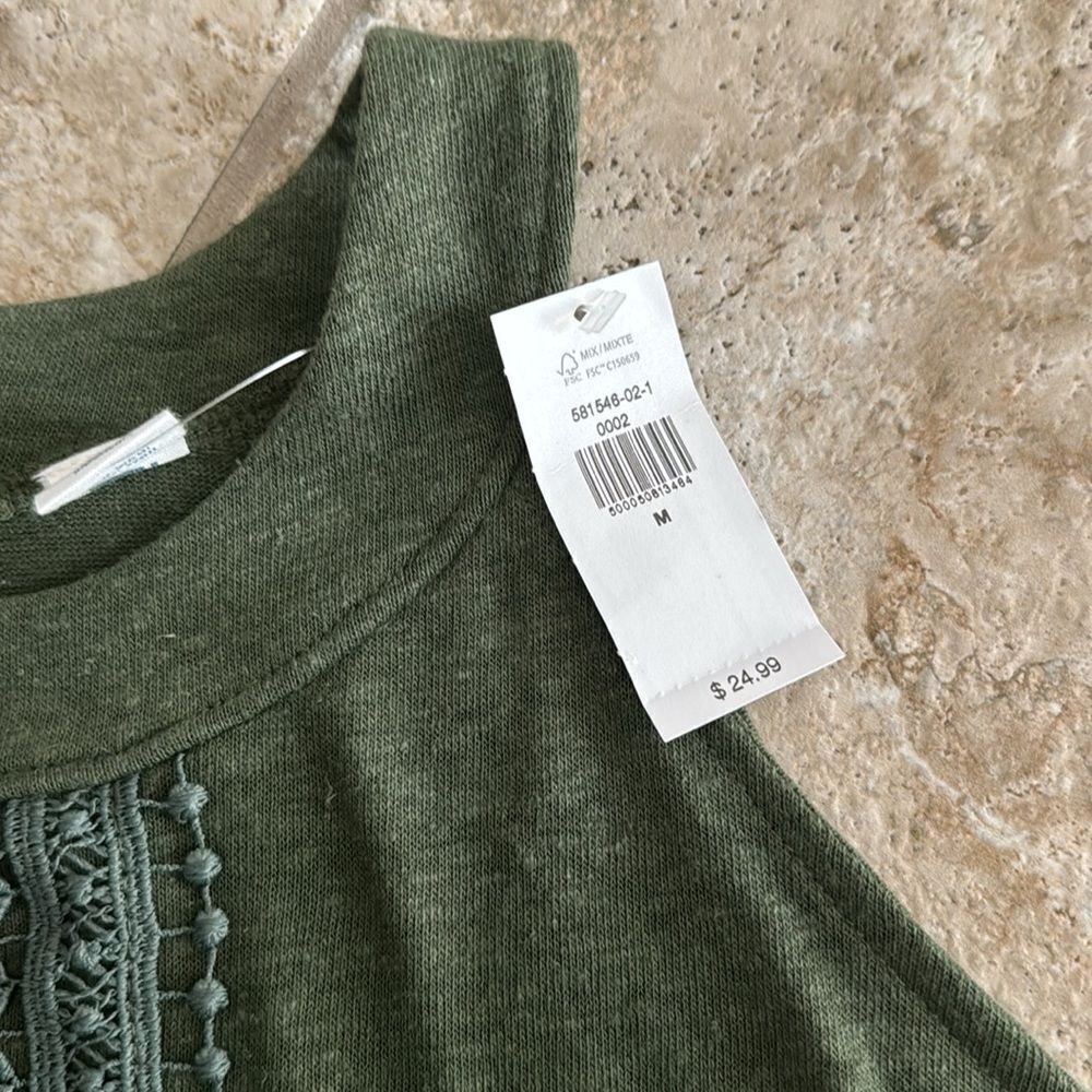 NWT women’s tank top medium - Picture 3 of 5